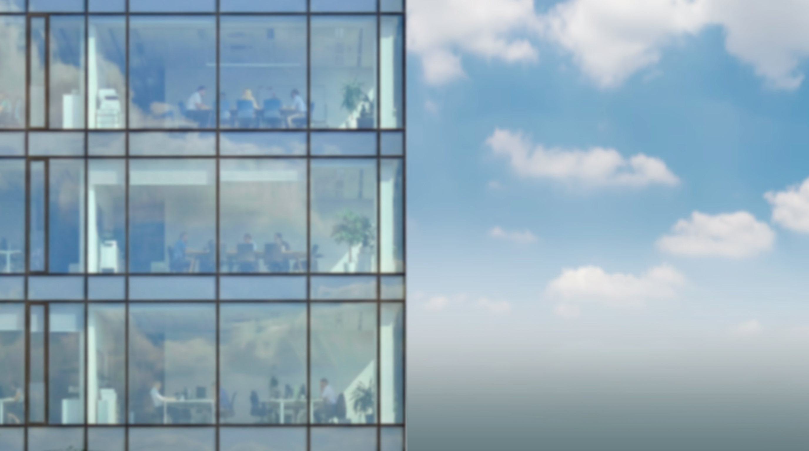 Офис с витражными окнами и весенним небом